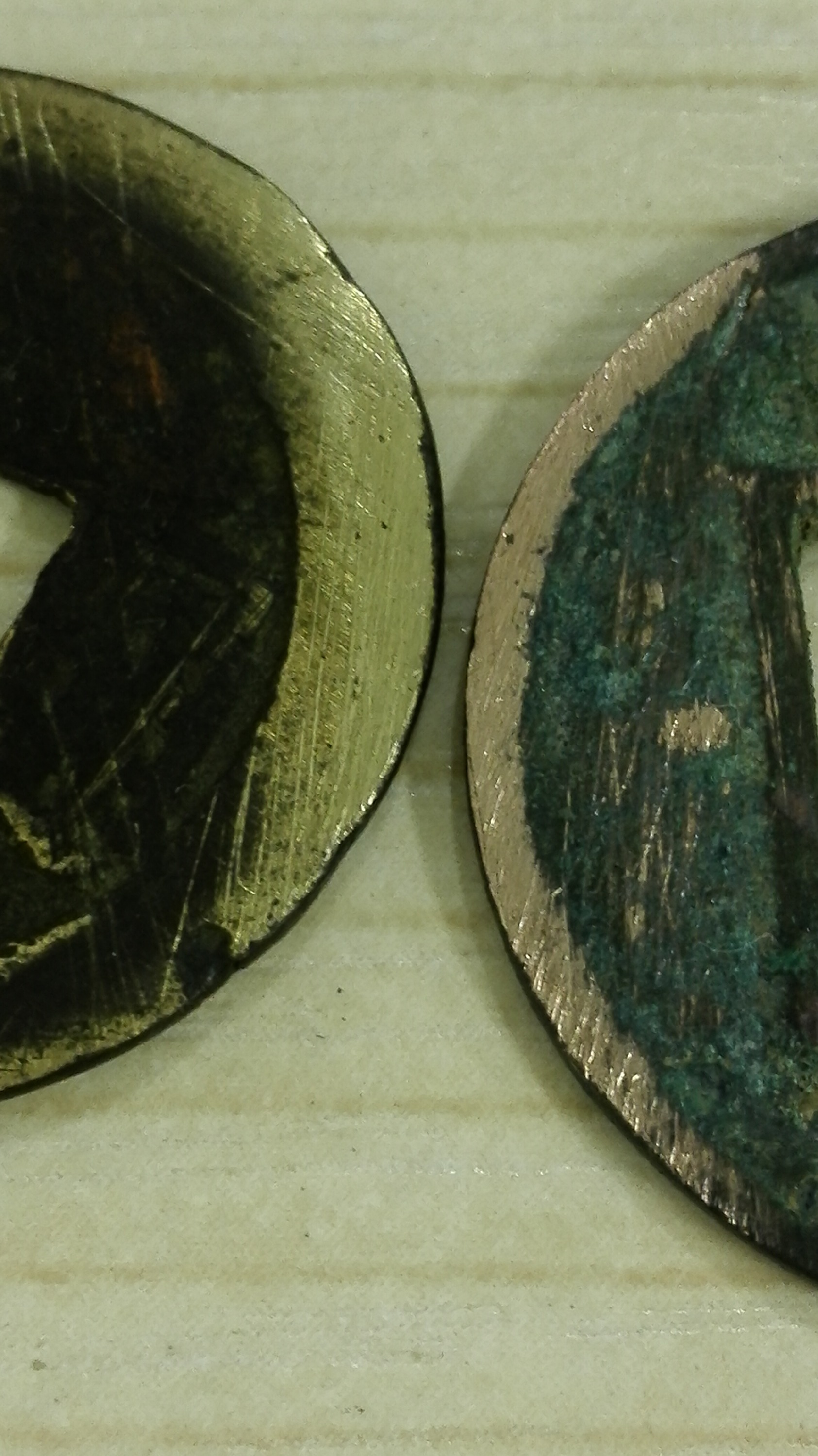 青铜和黄铜的颜色对比