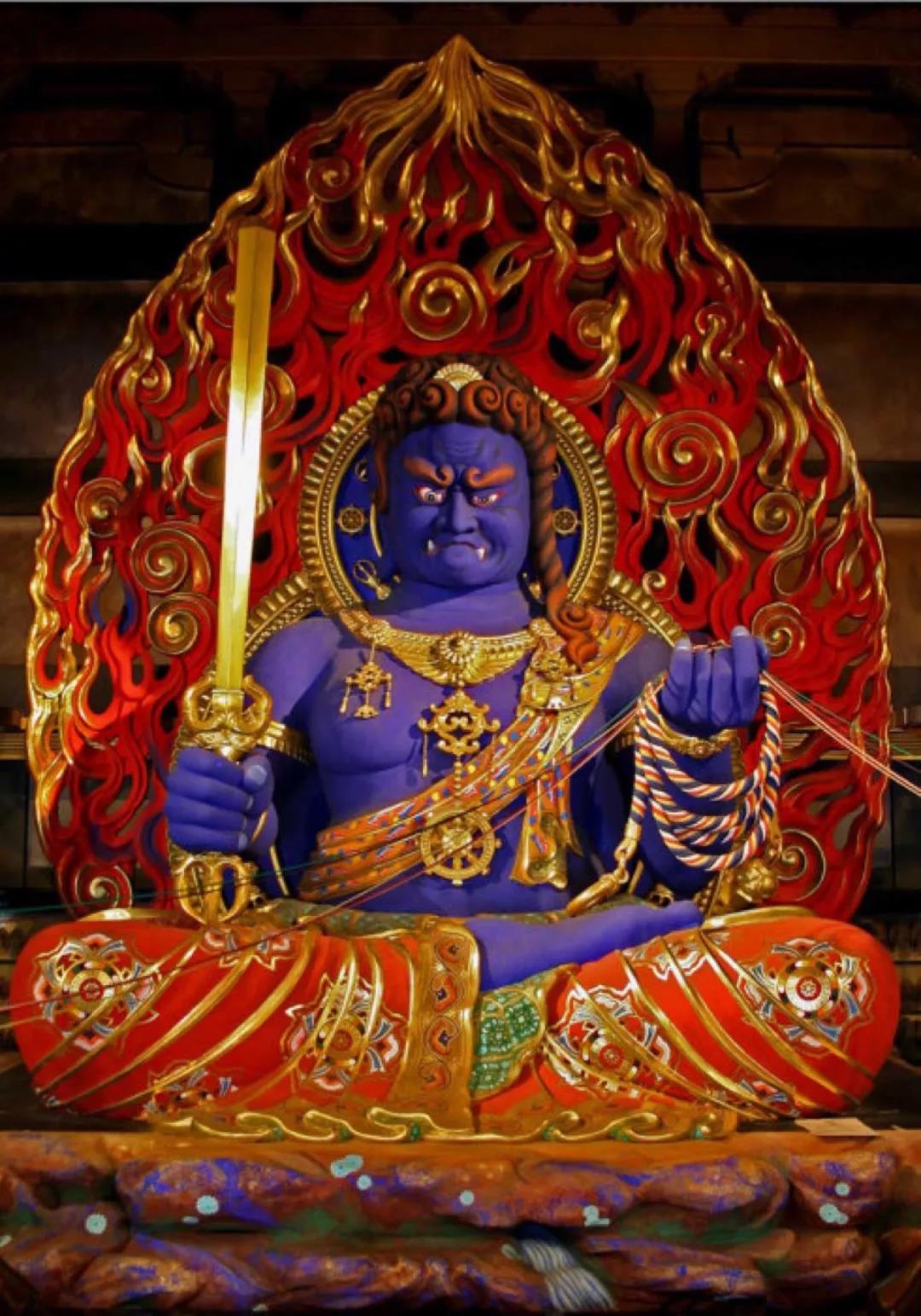 此尊有多种法相,随缘示现,或两臂一首